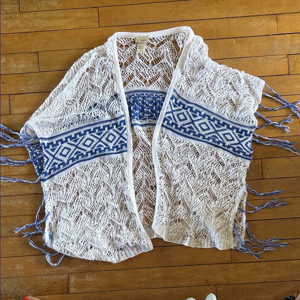 EUC Daytrip White and Blue Crochet Poncho/cardigan